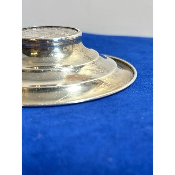 RARE Sterling Silver Ridged Trinket dish with an 1882 Morgan Silver Dollar Base - Picture 8 of 10